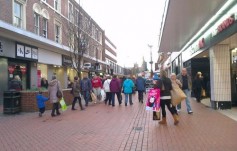 Christmas Shoppers Descend On Wrexham Town Centre - Wrexham.com